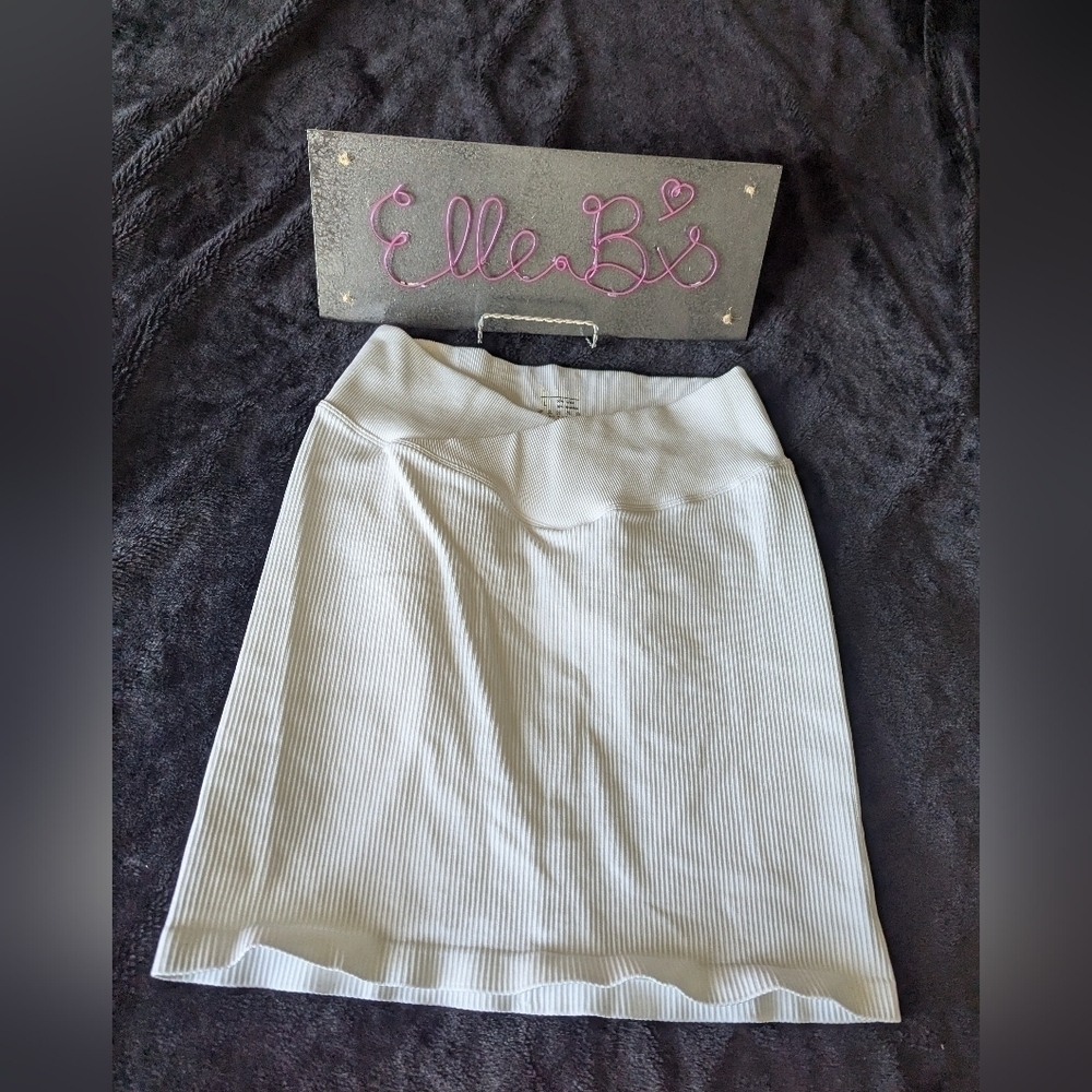 NWOT White Crossover Ribbed Skirt M